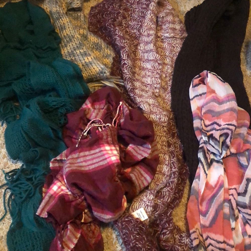 Multiple scarves selling all together